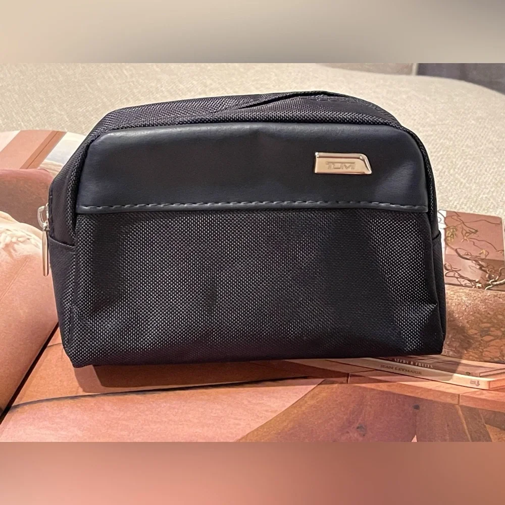 Tumi For Delta Lined Cosmetic/Toiletry Travel Pouch/Case In True Navy Blue